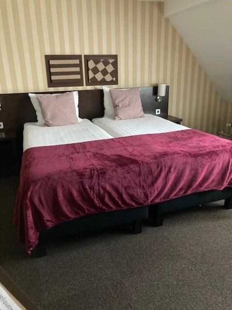 Boutique Hotel De Valk Valkenswaard Esterno foto