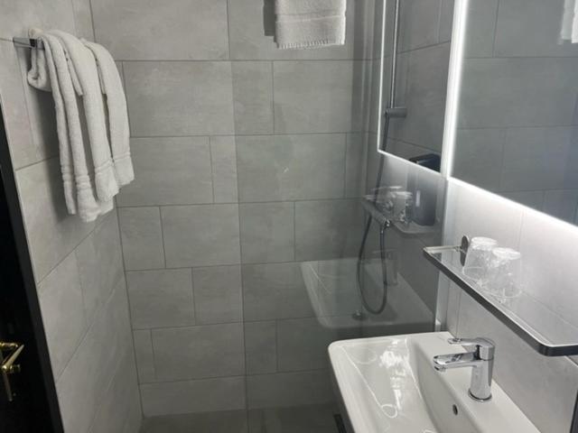 Boutique Hotel De Valk Valkenswaard Esterno foto