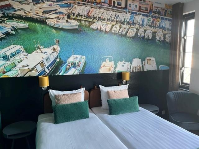 Boutique Hotel De Valk Valkenswaard Esterno foto